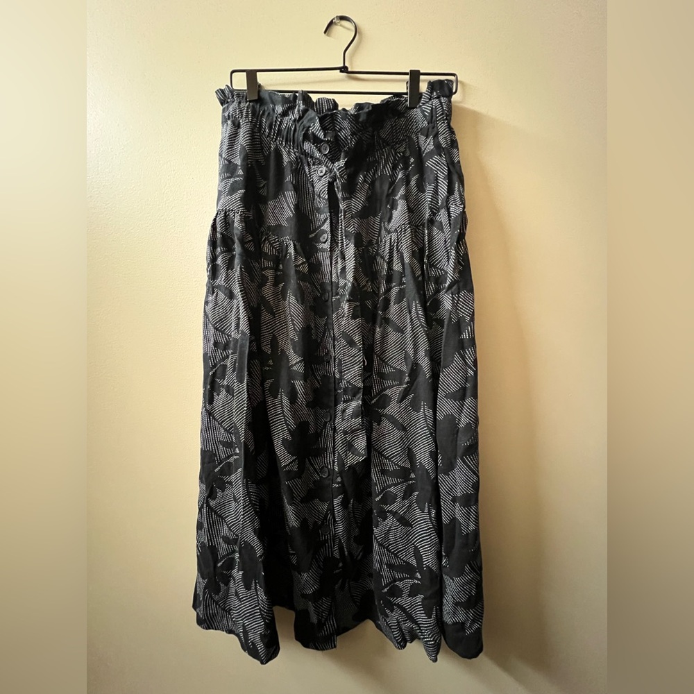 Universal Thread Black and White Maxi A-Line Skirt